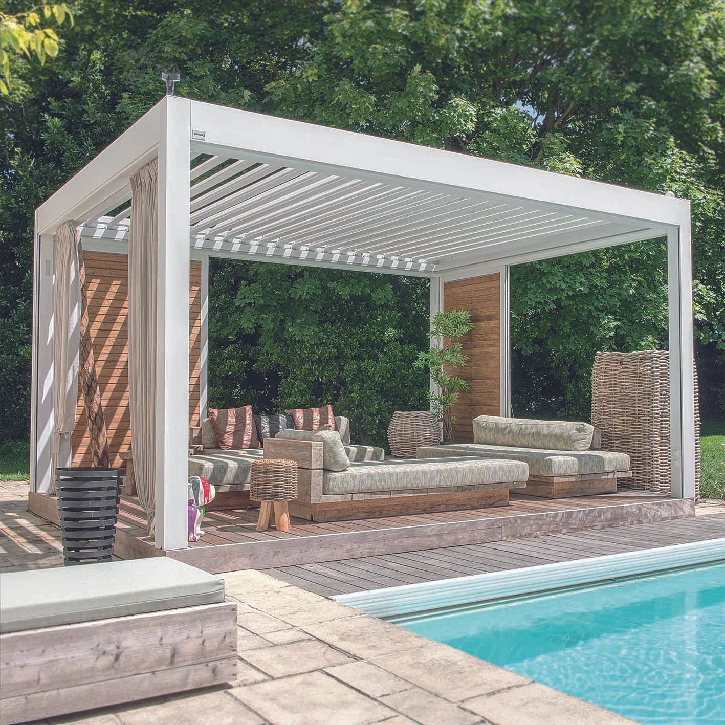 Pergola-structure-by-pool-sq (1)
